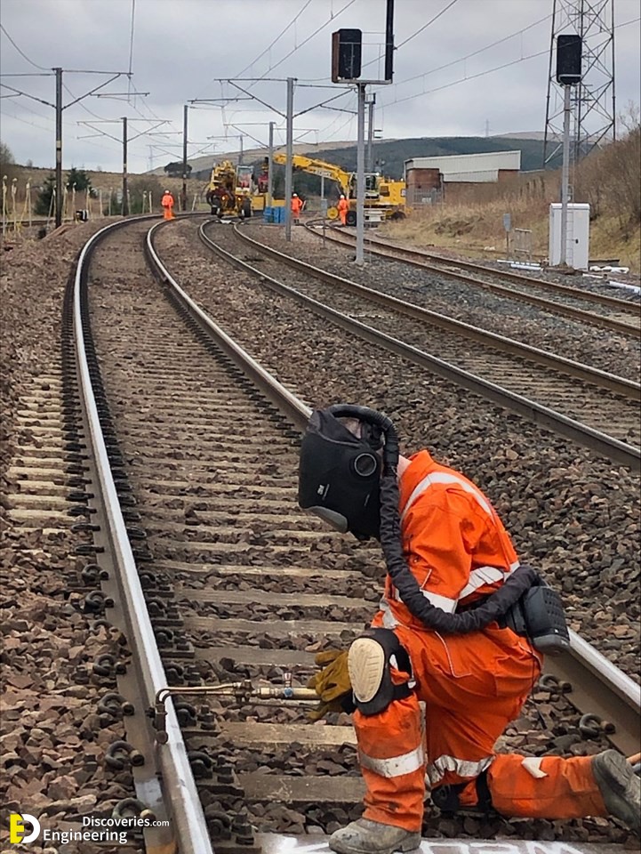 9-engineering-discoveries-322B-photos-of-railway-under-construction.jpg