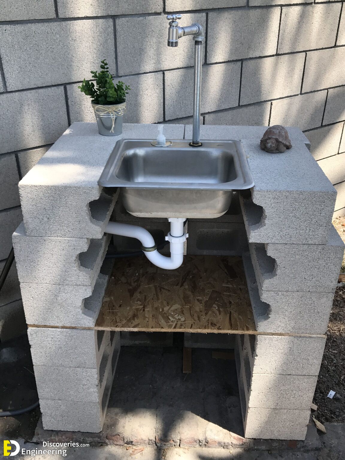 18-engineering-discoveries-how-to-use-concrete-blocks-for-stylish-and-unique-home-decor-get-inspired.jpg