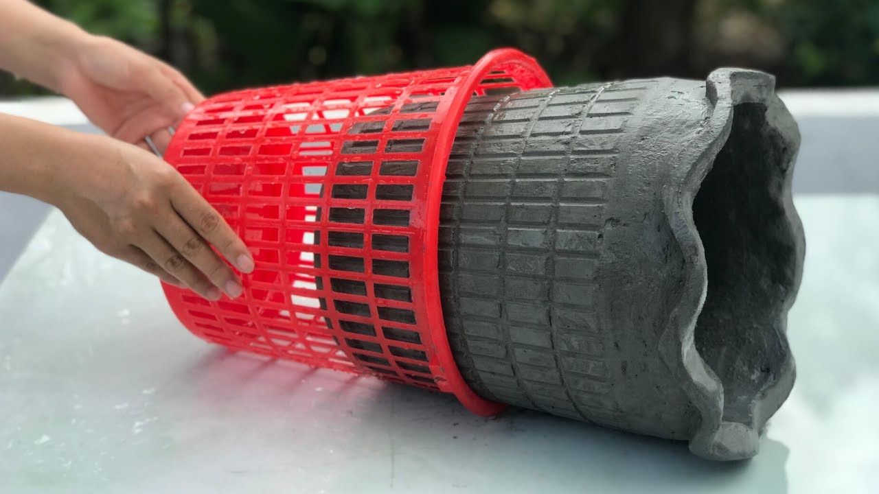 4-engineering-discoveries-how-to-make-beautiful-decorative-plant-pots-from-plastic-bottles-and-cement-.jpg