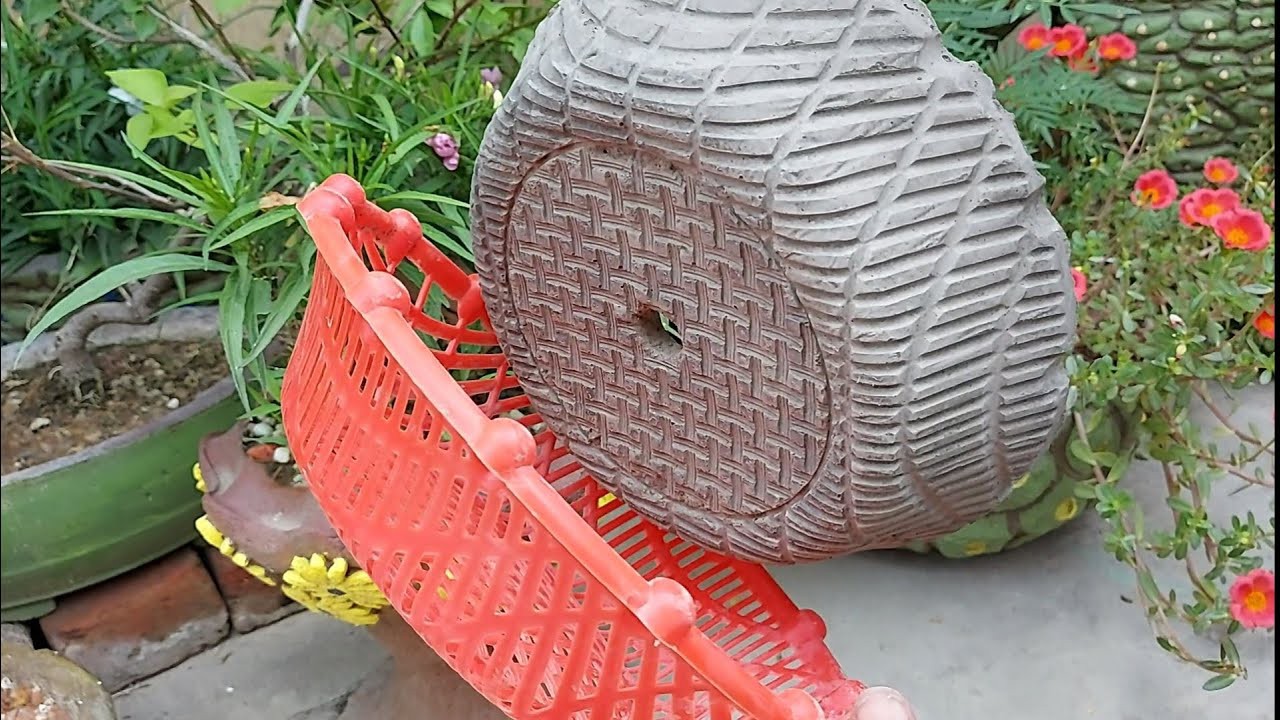 6-engineering-discoveries-how-to-make-beautiful-decorative-plant-pots-from-plastic-bottles-and-cement-.jpg