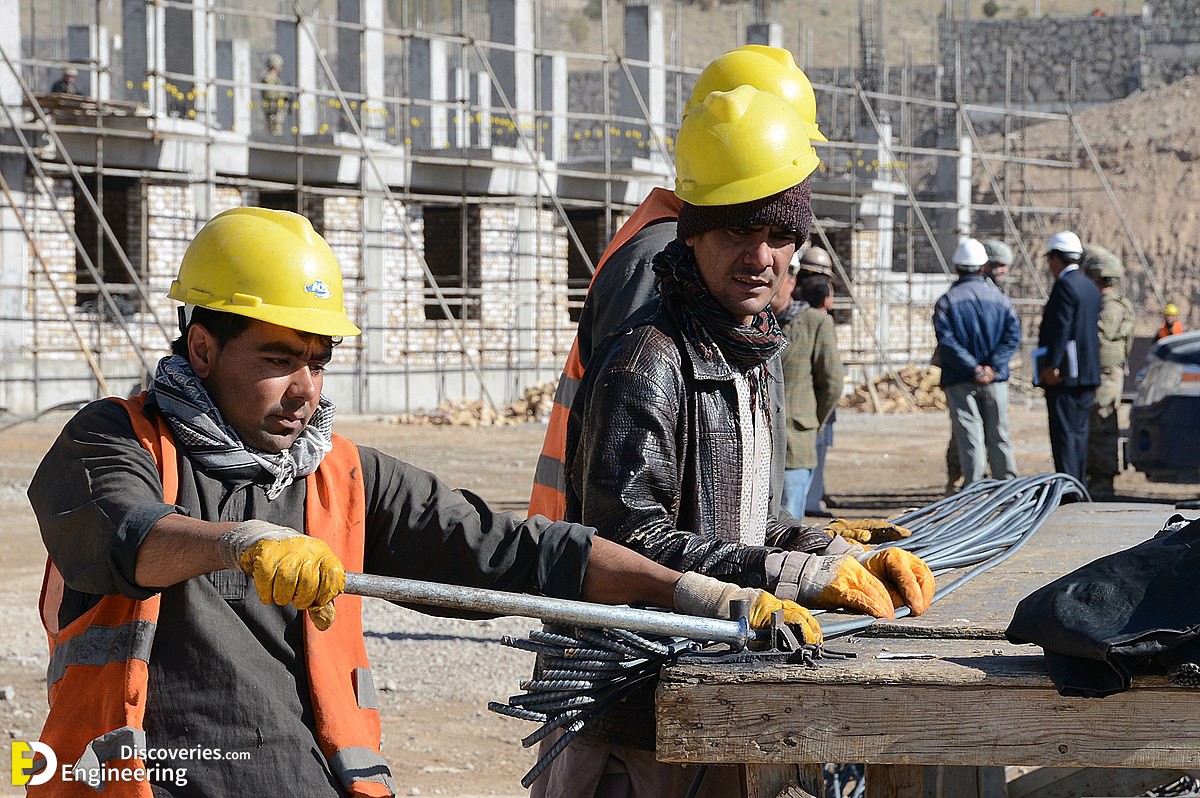13-engineering-discoveries-behind-the-hard-hats-282B-intimate-glimpses-of-workers-at-the-construction-site.jpg
