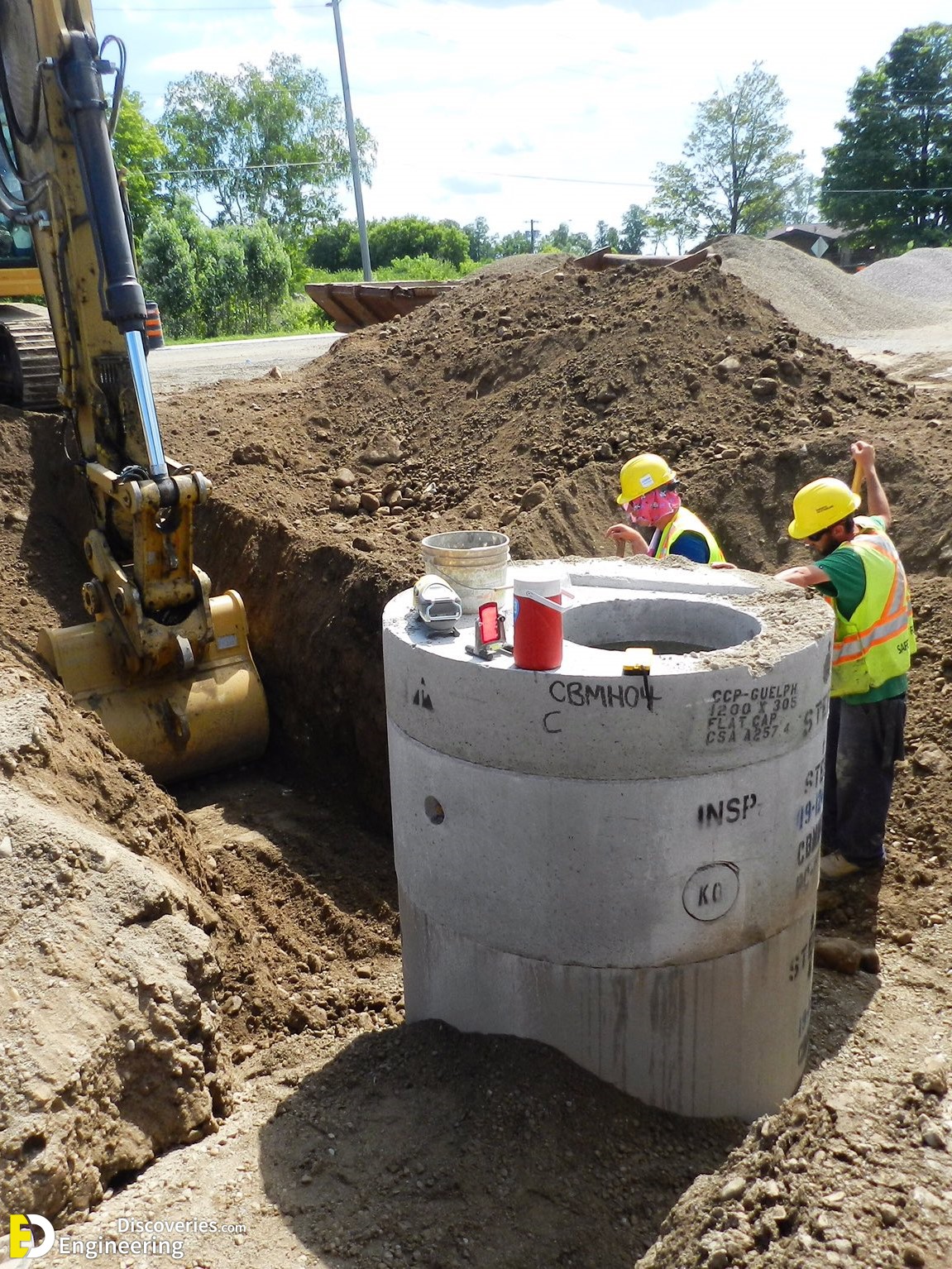 17-engineering-discoveries-how-to-install-concrete-storm-sewer-pipes.jpg