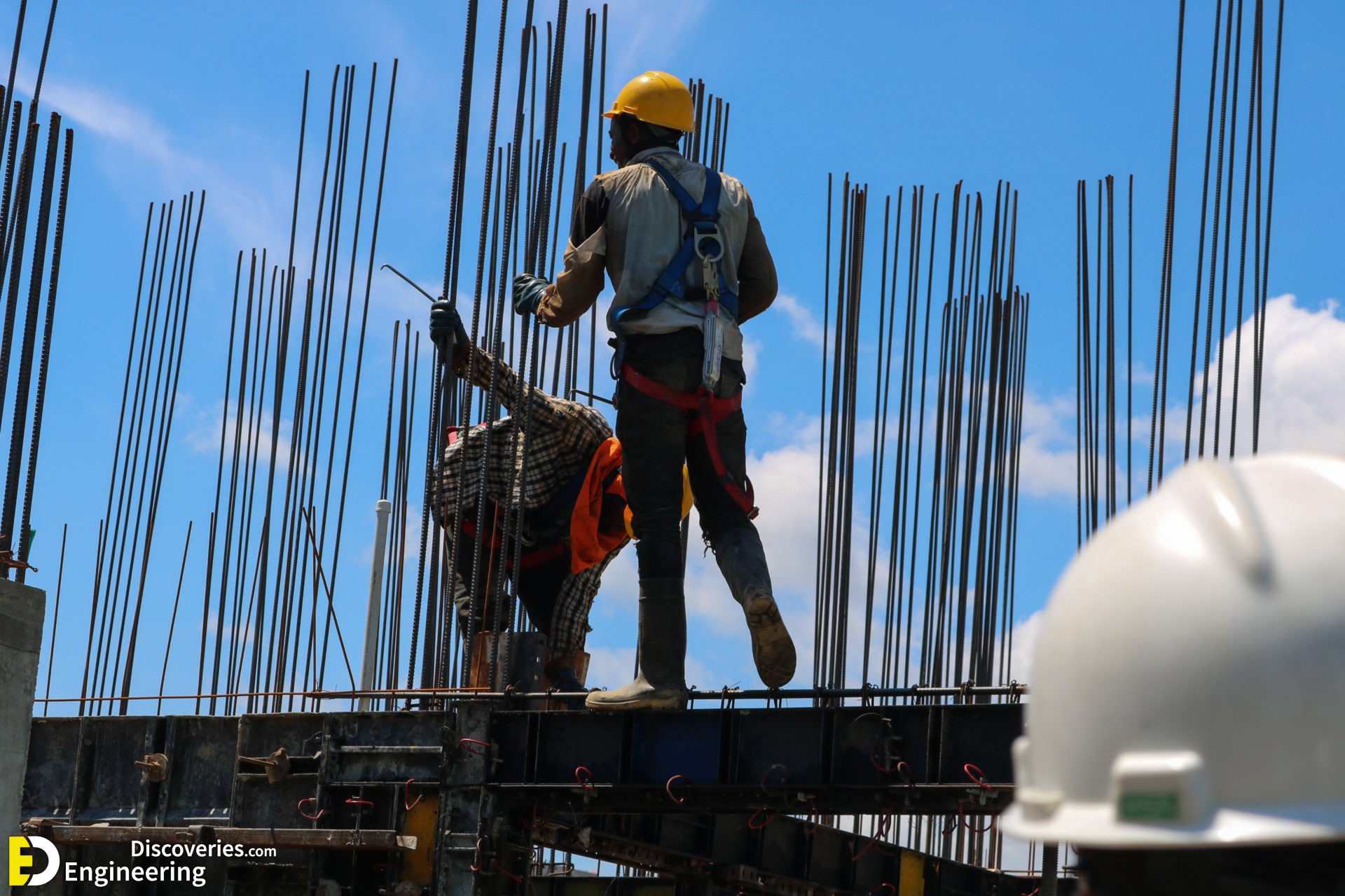 19-engineering-discoveries-behind-the-hard-hats-282B-intimate-glimpses-of-workers-at-the-construction-site.jpg