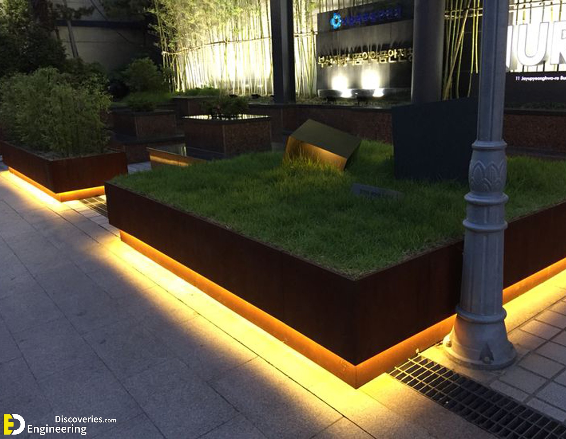 22-engineering-discoveries-innovative-street-seating-with-integrated-led-features.jpg