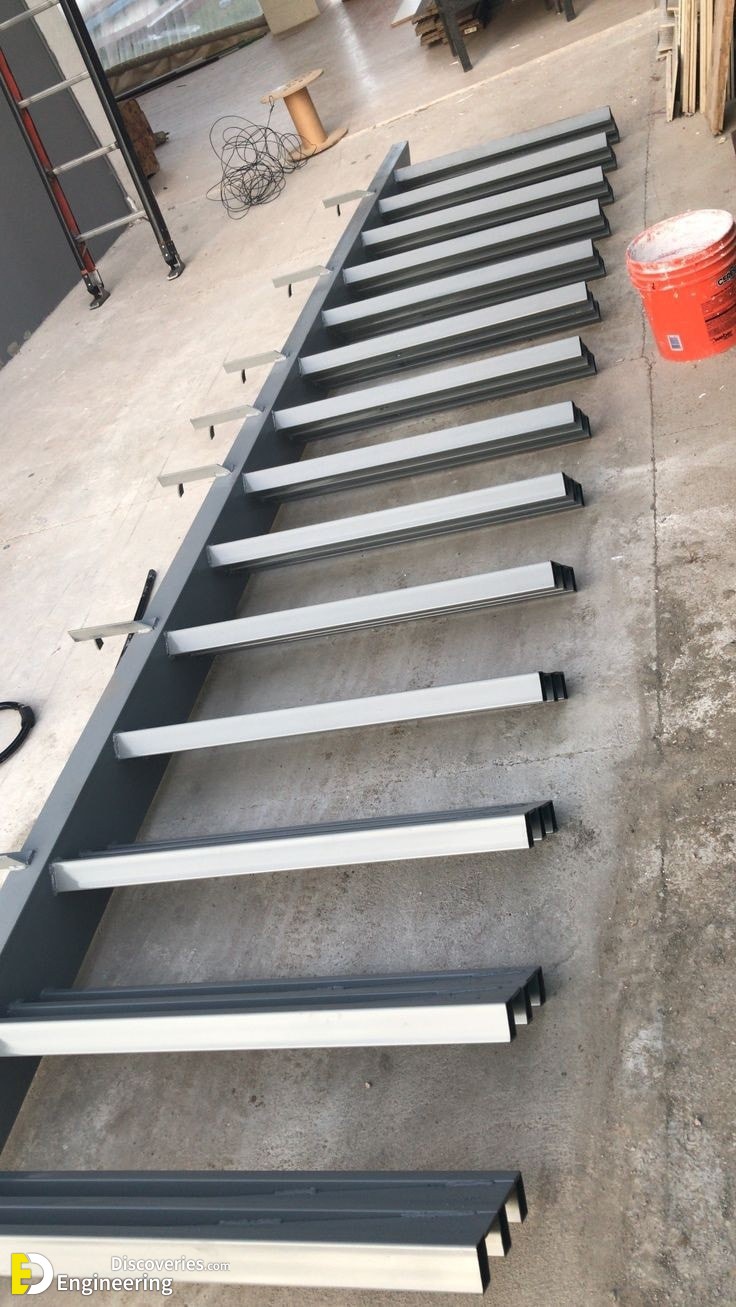 11-engineering-discoveries-29-images-of-iron-stairs-under-construction.jpg
