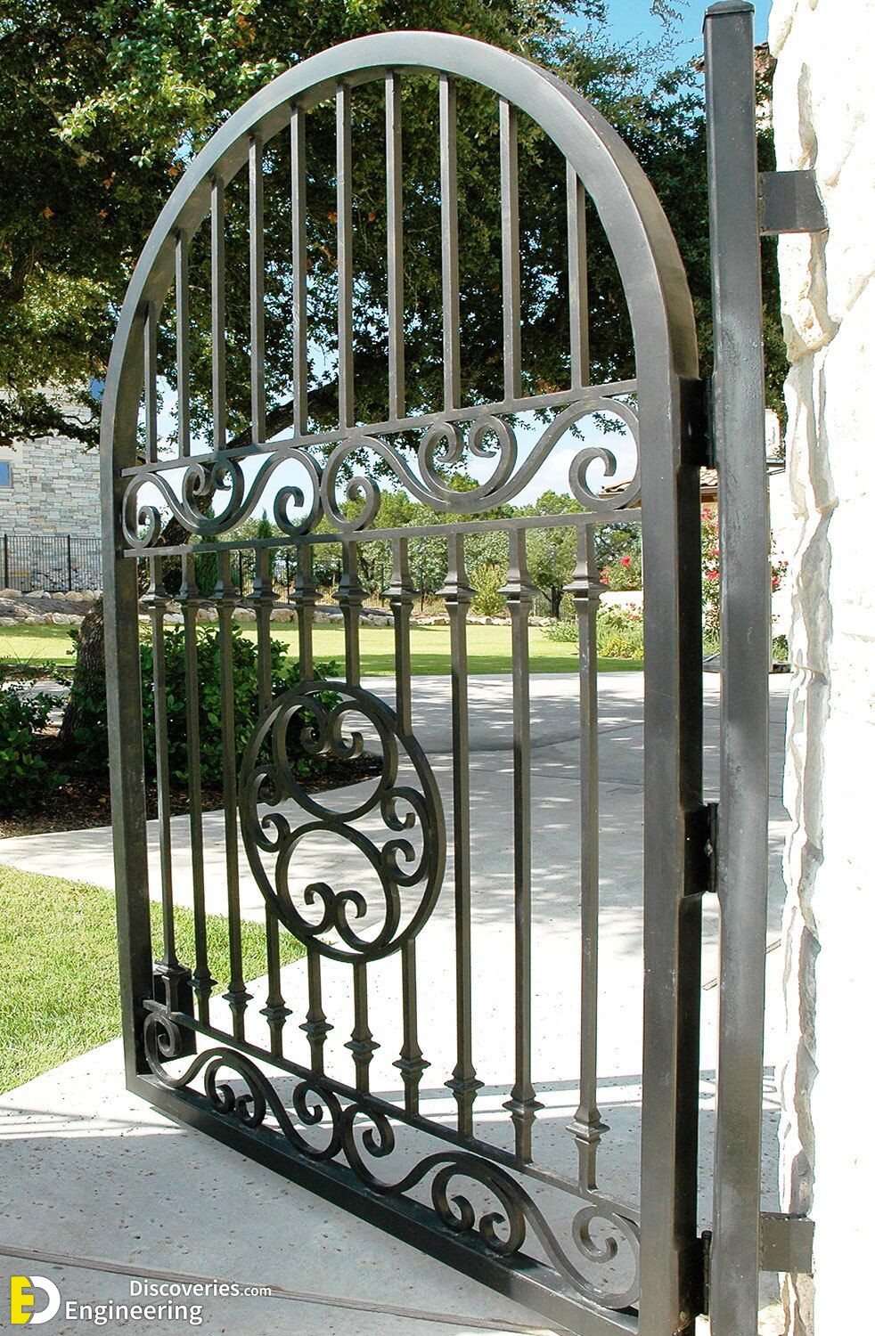 13-engineering-discoveries-352B-stunning-iron-gate-designs-that-will-leave-you-speechless.jpg