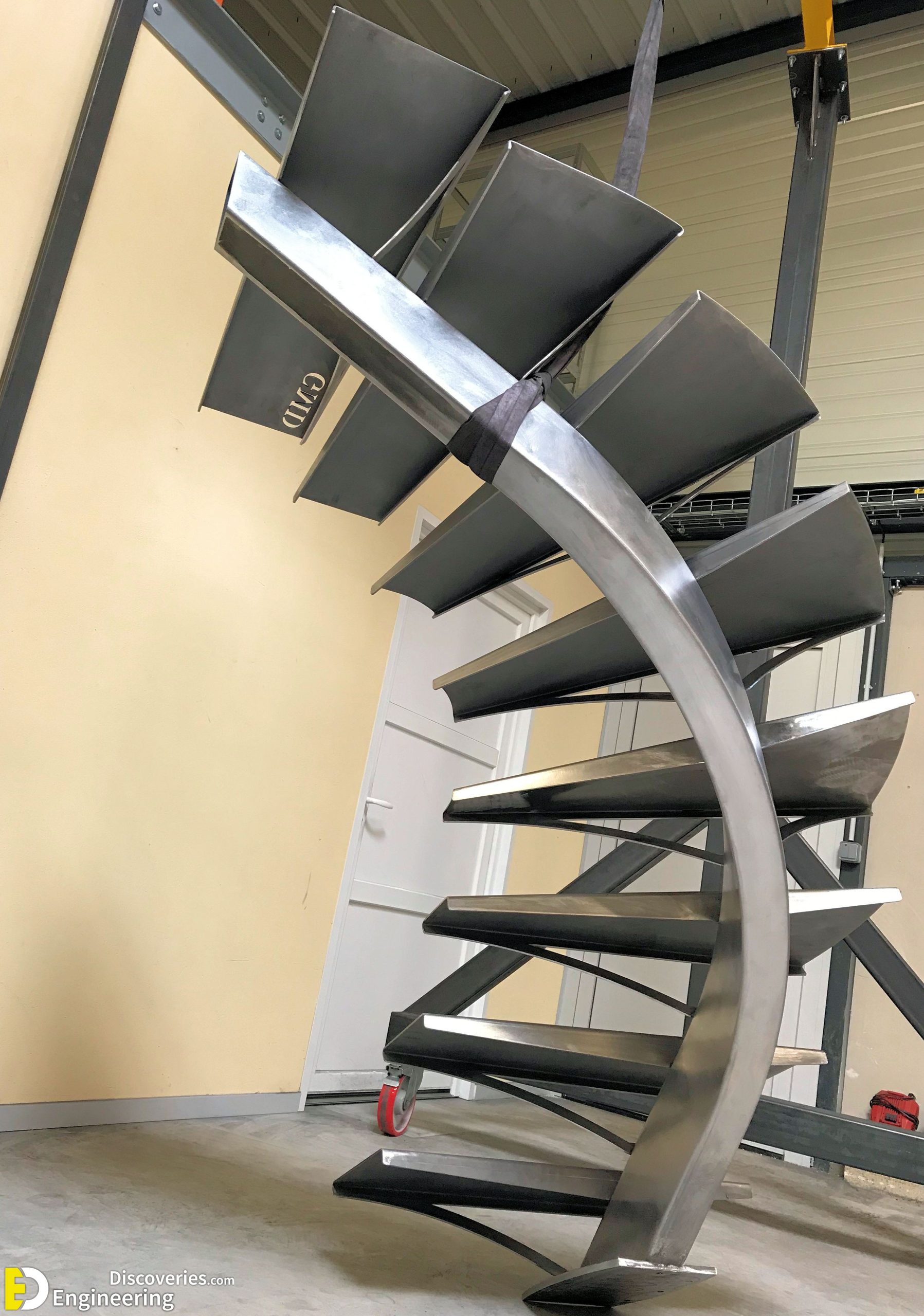 20-engineering-discoveries-29-images-of-iron-stairs-under-construction-scaled.jpg