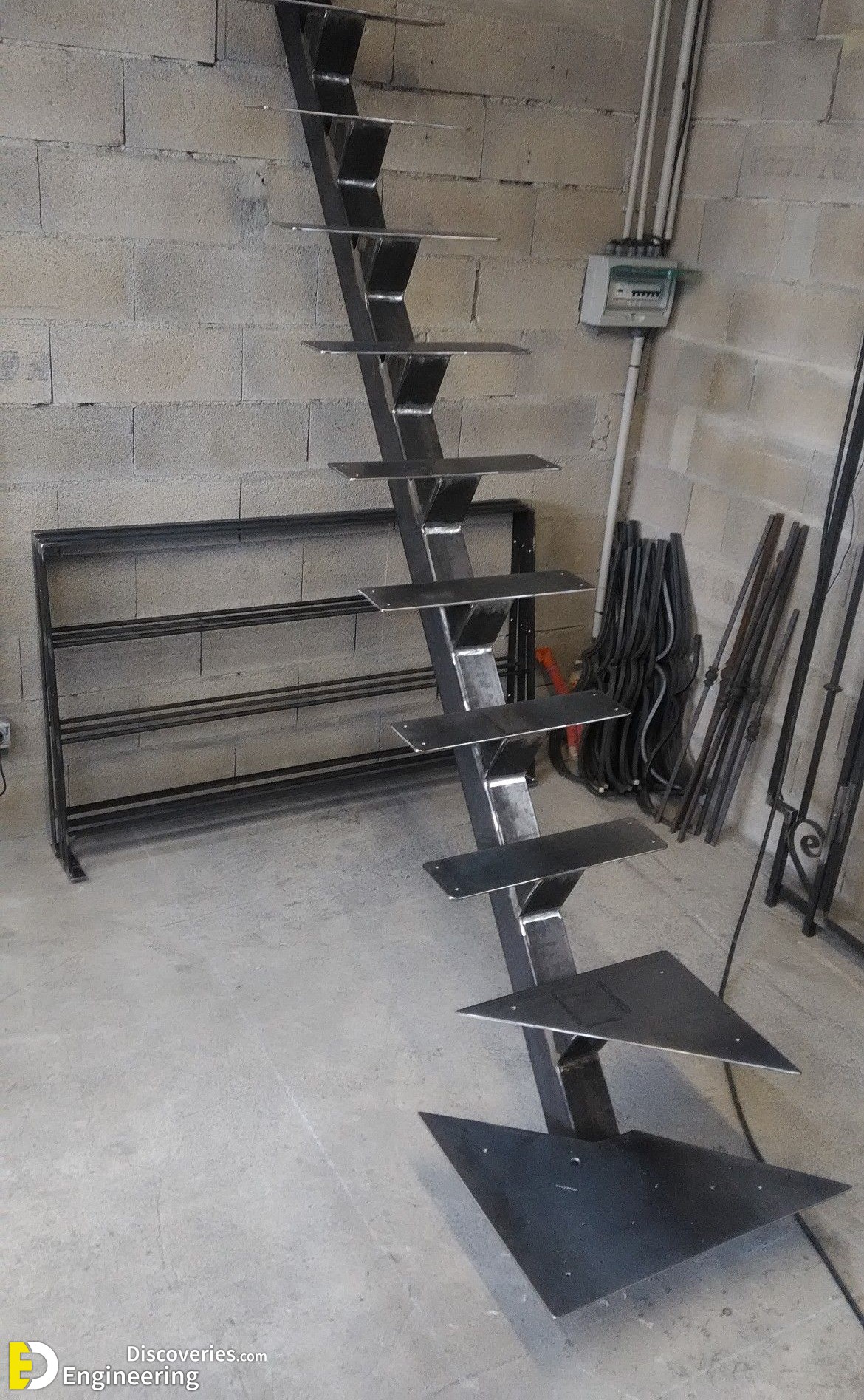 21-engineering-discoveries-29-images-of-iron-stairs-under-construction.jpg