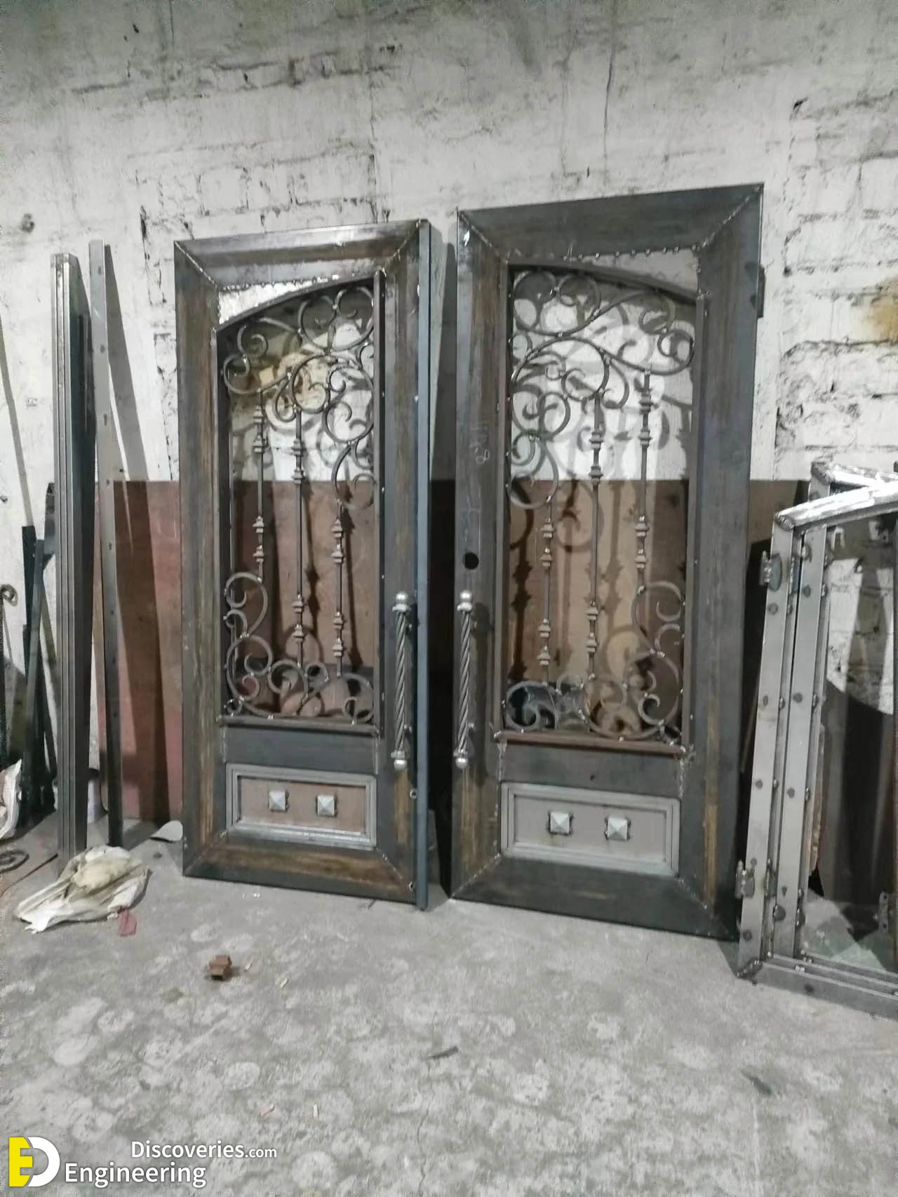 13-engineering-discoveries-sleek-iron-gate-design-ideas-that-will-elevate-your-homeand8217s-entrance.jpg