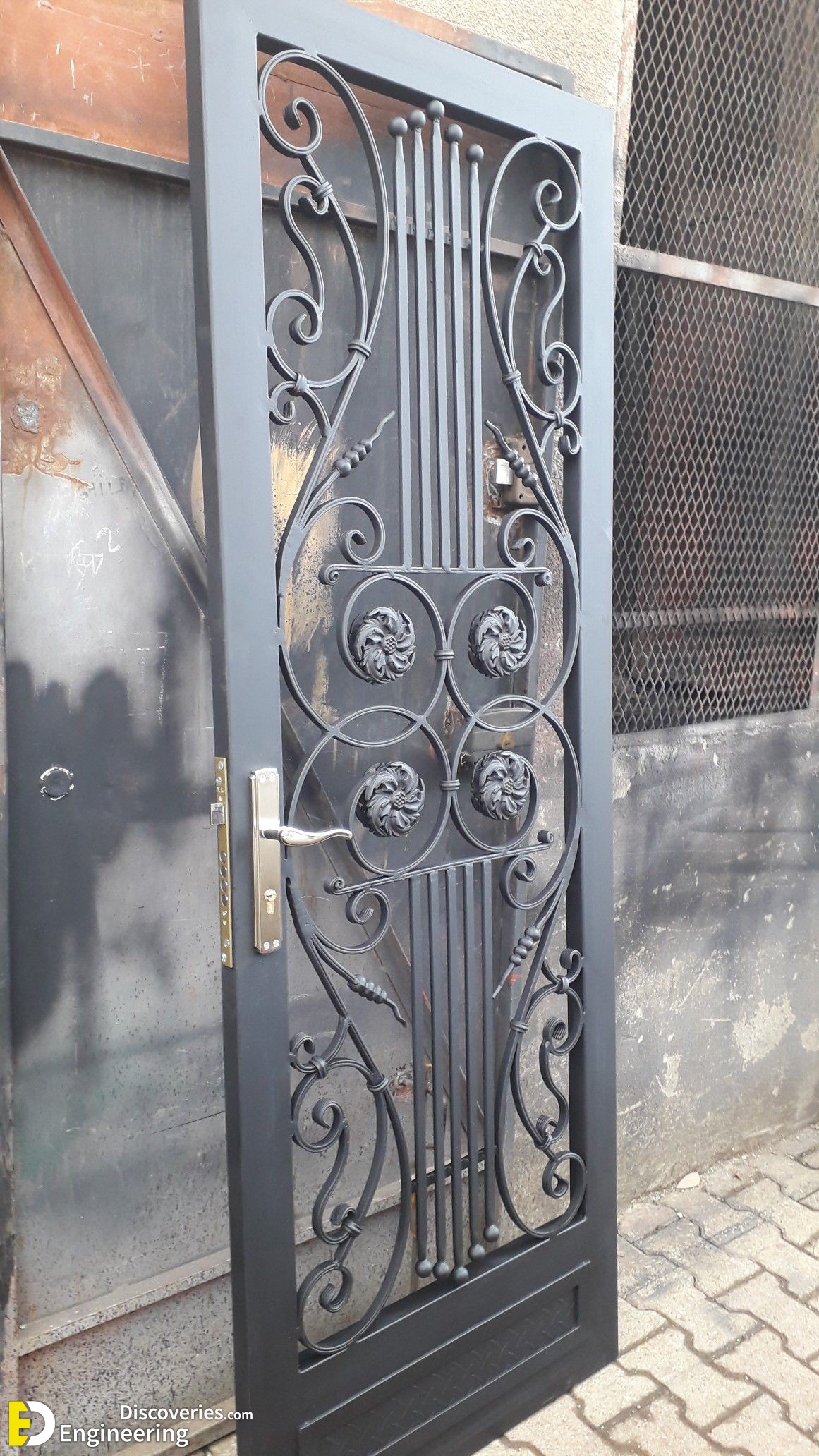 4-engineering-discoveries-sleek-iron-gate-design-ideas-that-will-elevate-your-homeand8217s-entrance.jpg