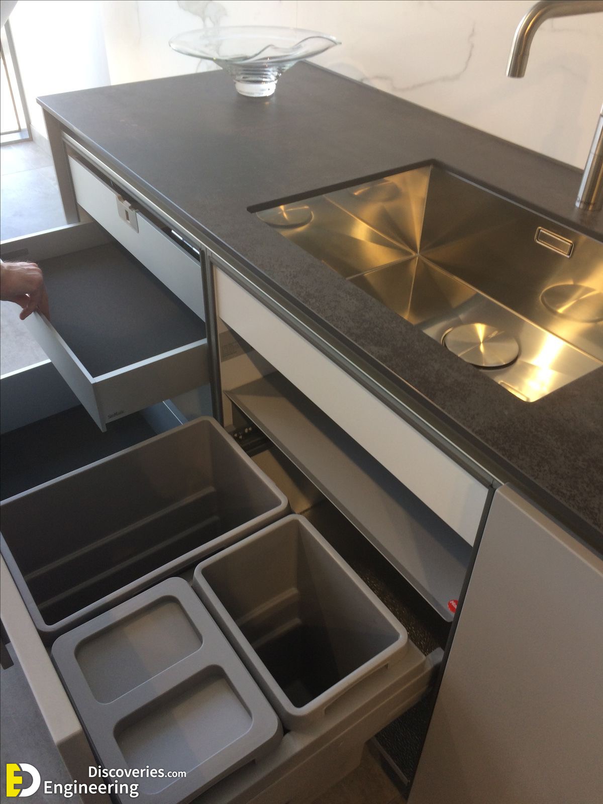 8-engineering-discoveries-tiny-kitchen-no-problem-25-genius-storage-hacks-you-need-to-see.jpg