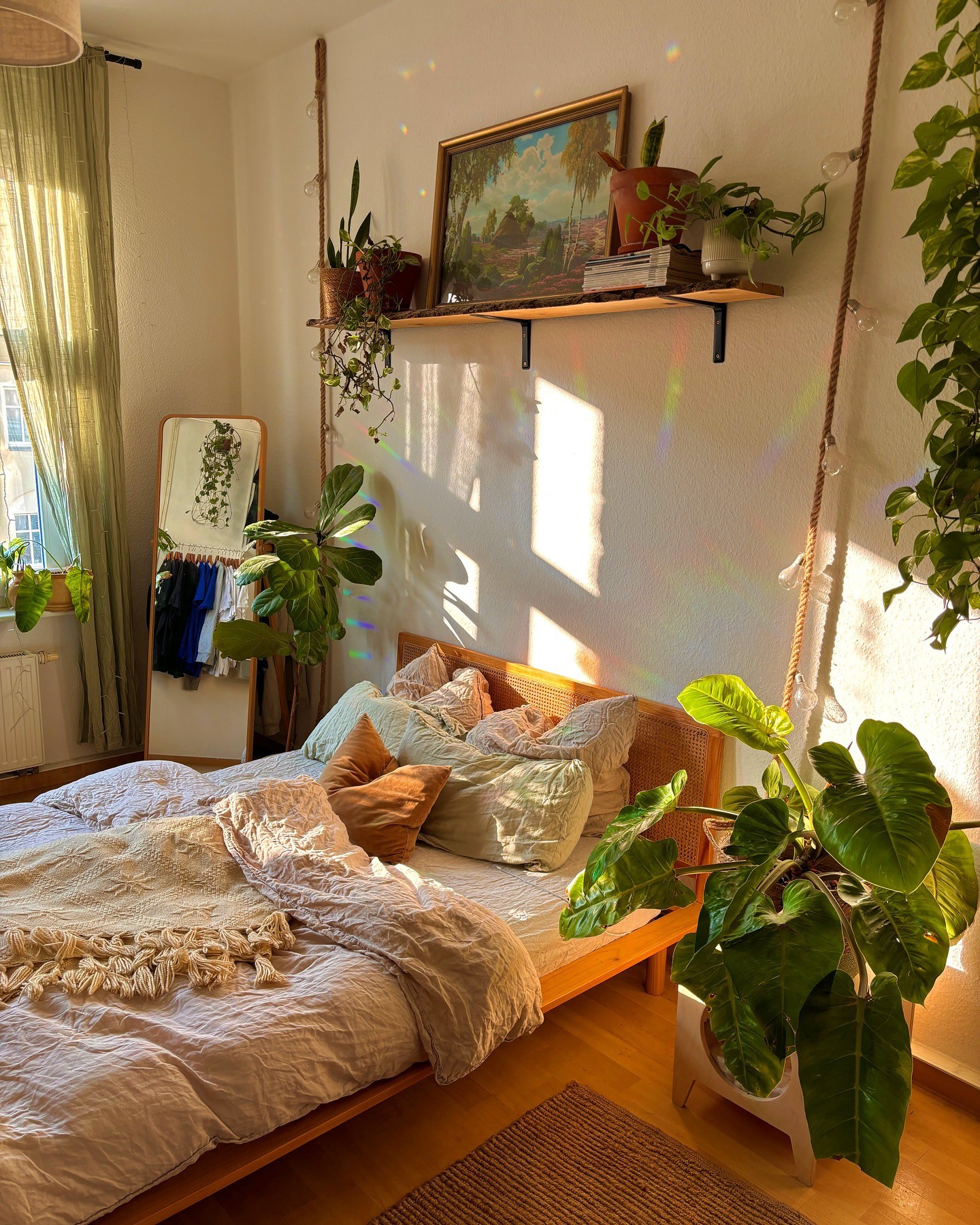 1-engineering-discoveries-beautiful-bedroom-decor-ideas-with-plant.jpg