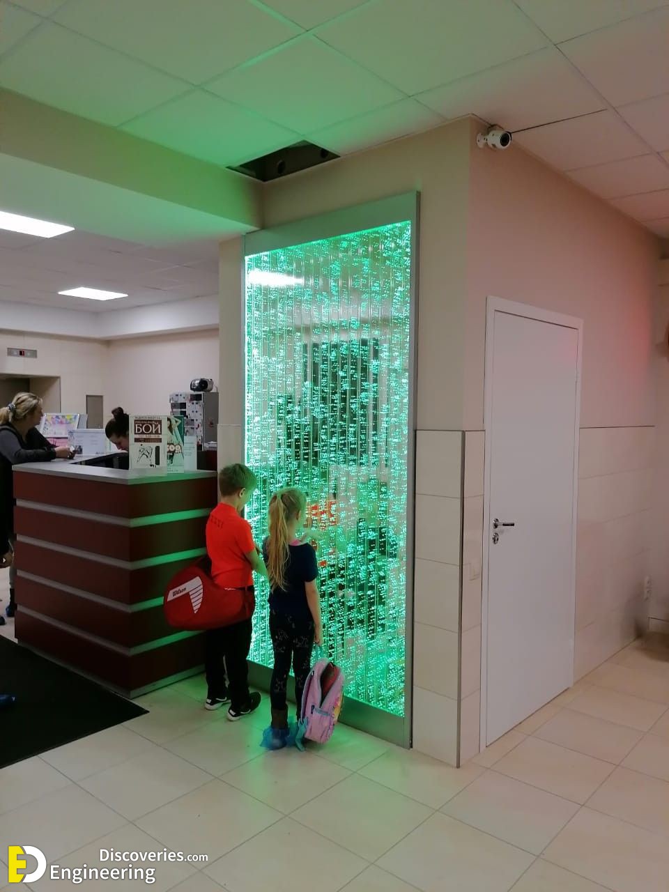 1-engineering-discoveries-luxury-water-panel-glass-led-bubble-wall-partitions-.jpg