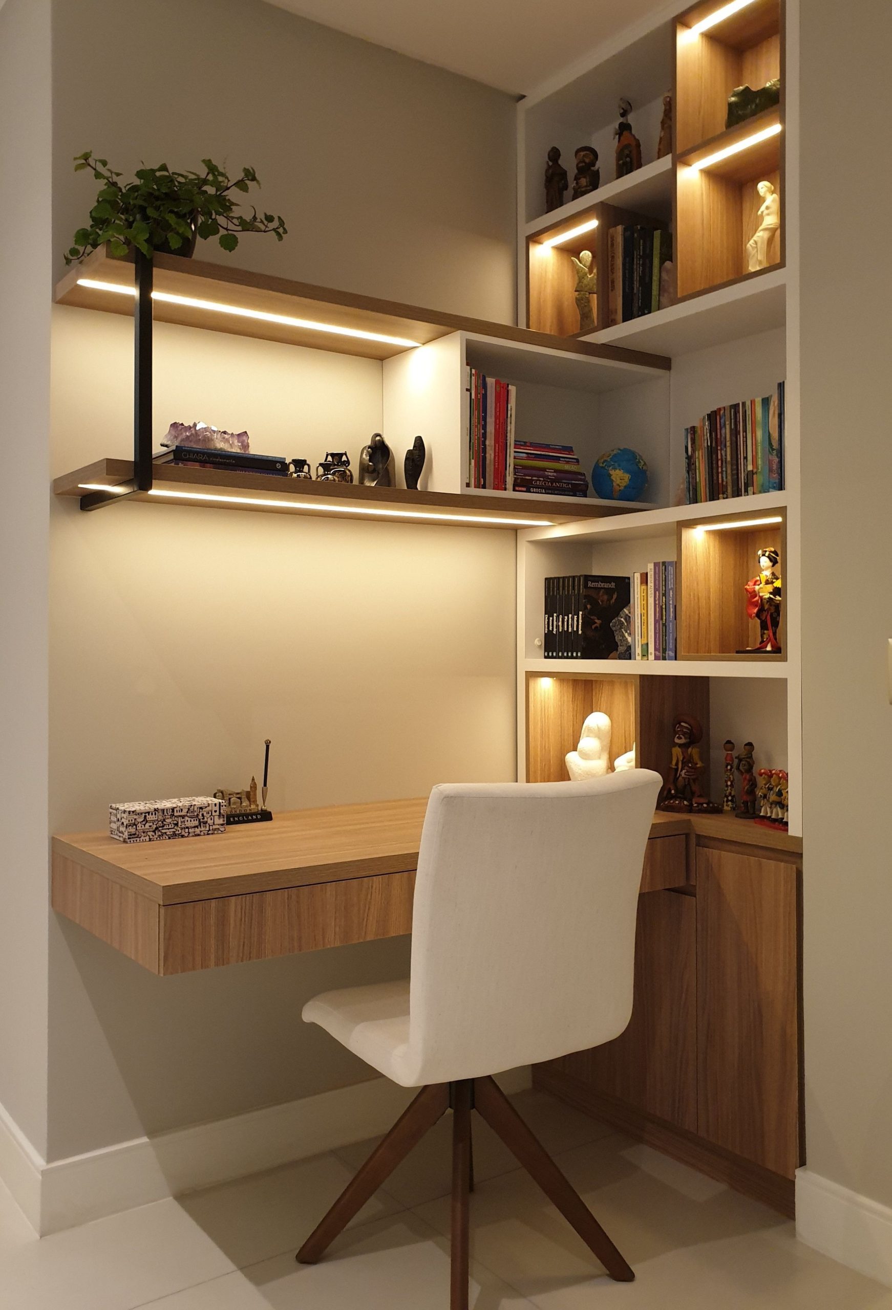 14-engineering-discoveries-transform-your-workspace-innovative-study-table-ideas-for-your-home-scaled.jpg