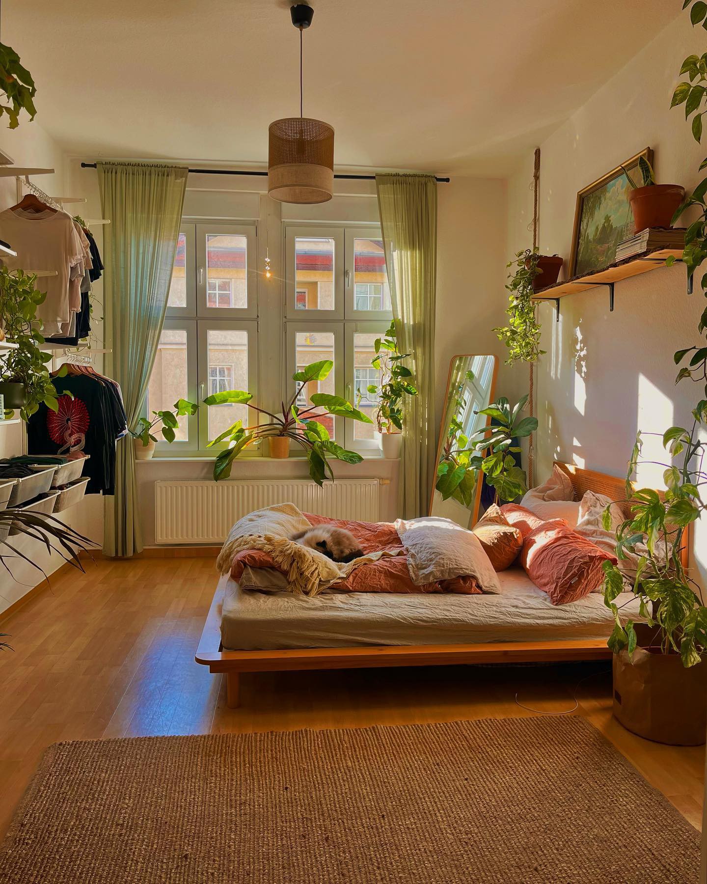 2-engineering-discoveries-beautiful-bedroom-decor-ideas-with-plant.jpg