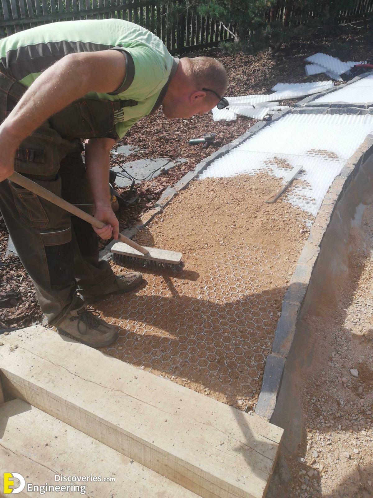 2-engineering-discoveries-details-of-the-mesh-system-used-in-driveways-to-stabilize-gravel.jpg