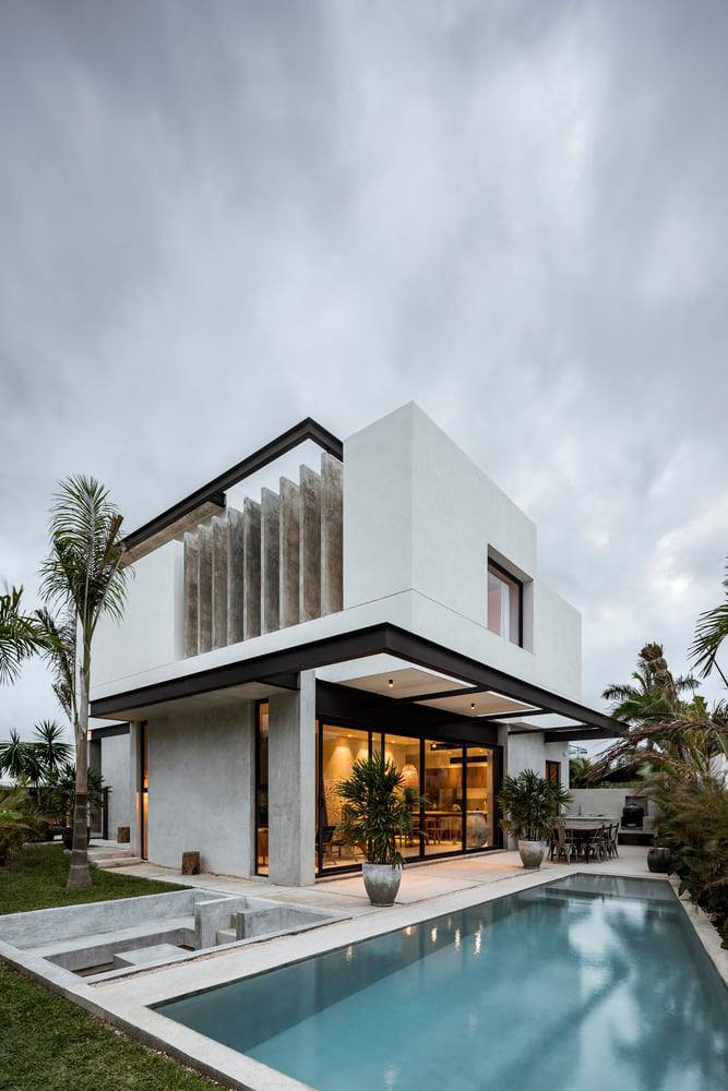 1-engineering-discoveries-beautiful-luxury-three-story-villa-elevation.jpg