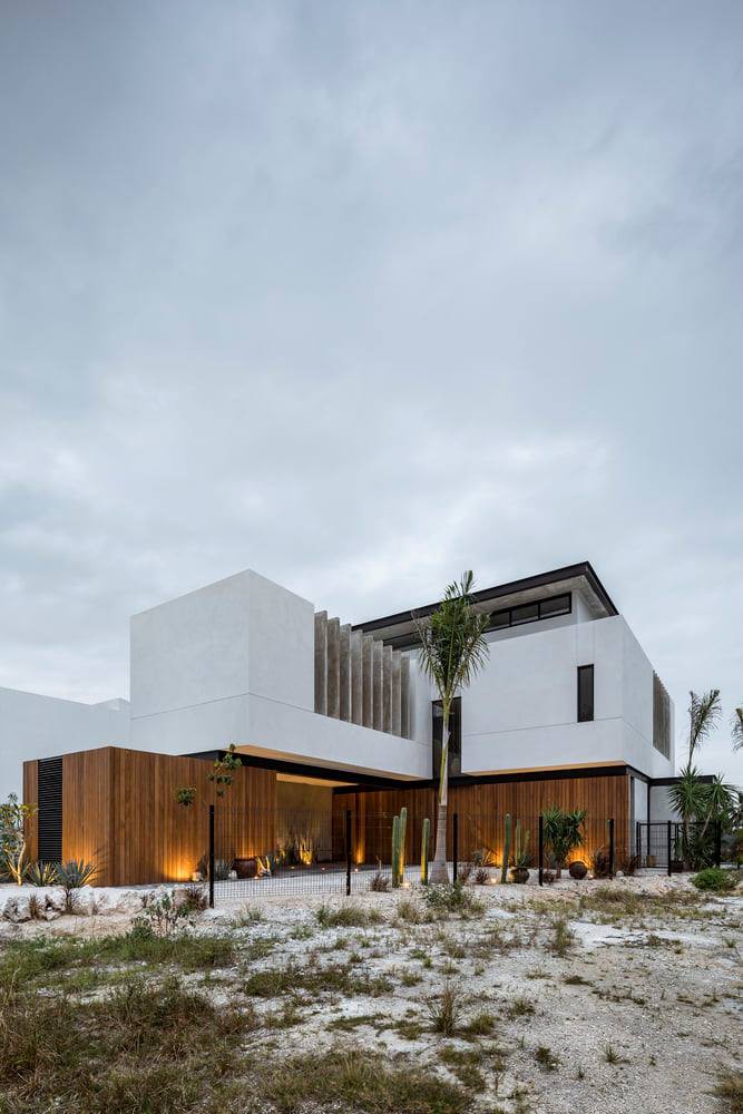 2-engineering-discoveries-beautiful-luxury-three-story-villa-elevation.jpg