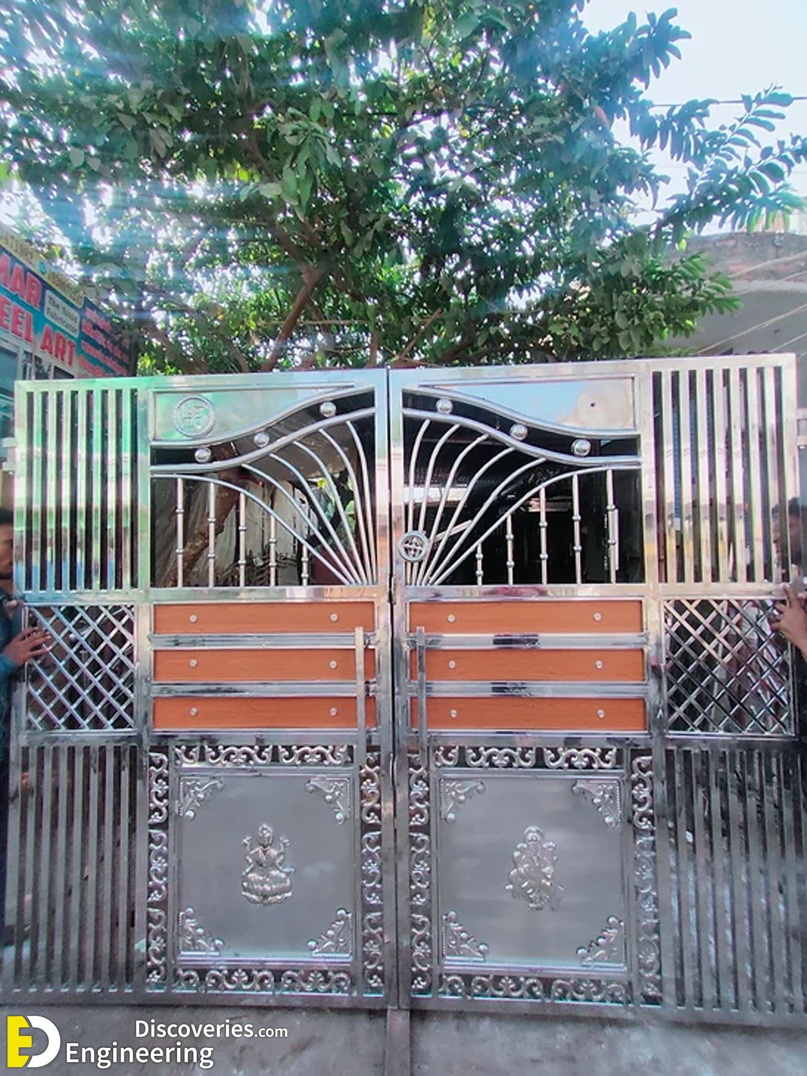 25-engineering-discoveries-amazing-iron-gate-design-ideas-that-will-elevate-your-homes-curb-appeal.jpg