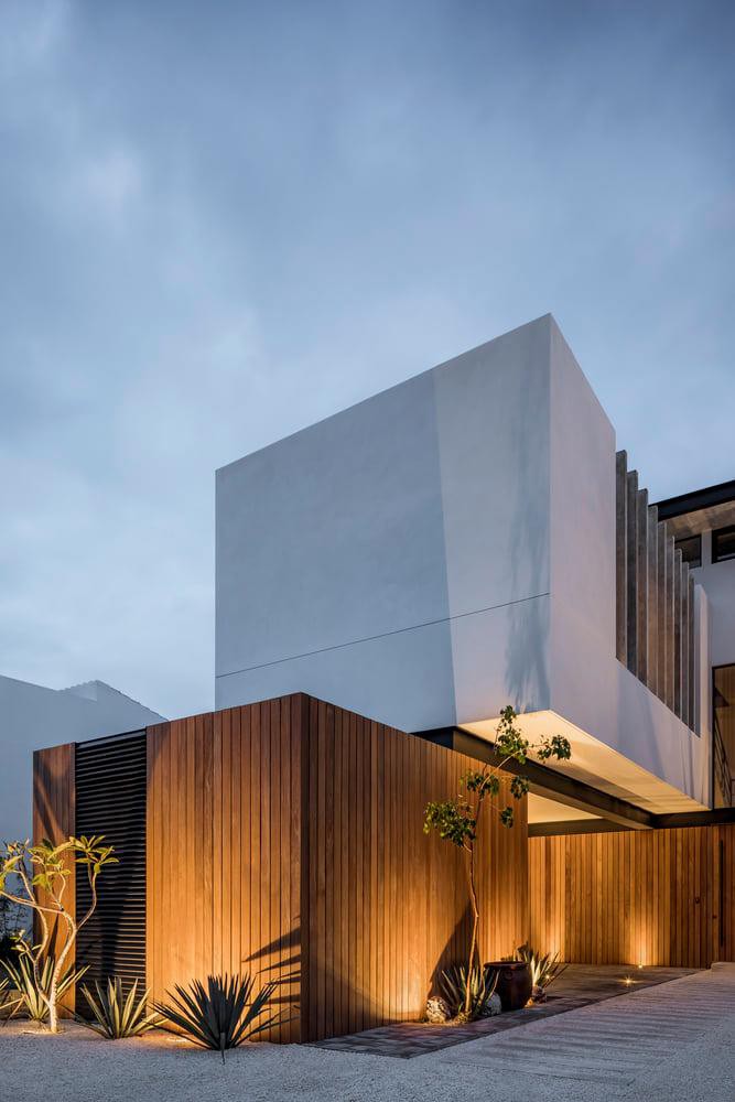 3-engineering-discoveries-beautiful-luxury-three-story-villa-elevation.jpg