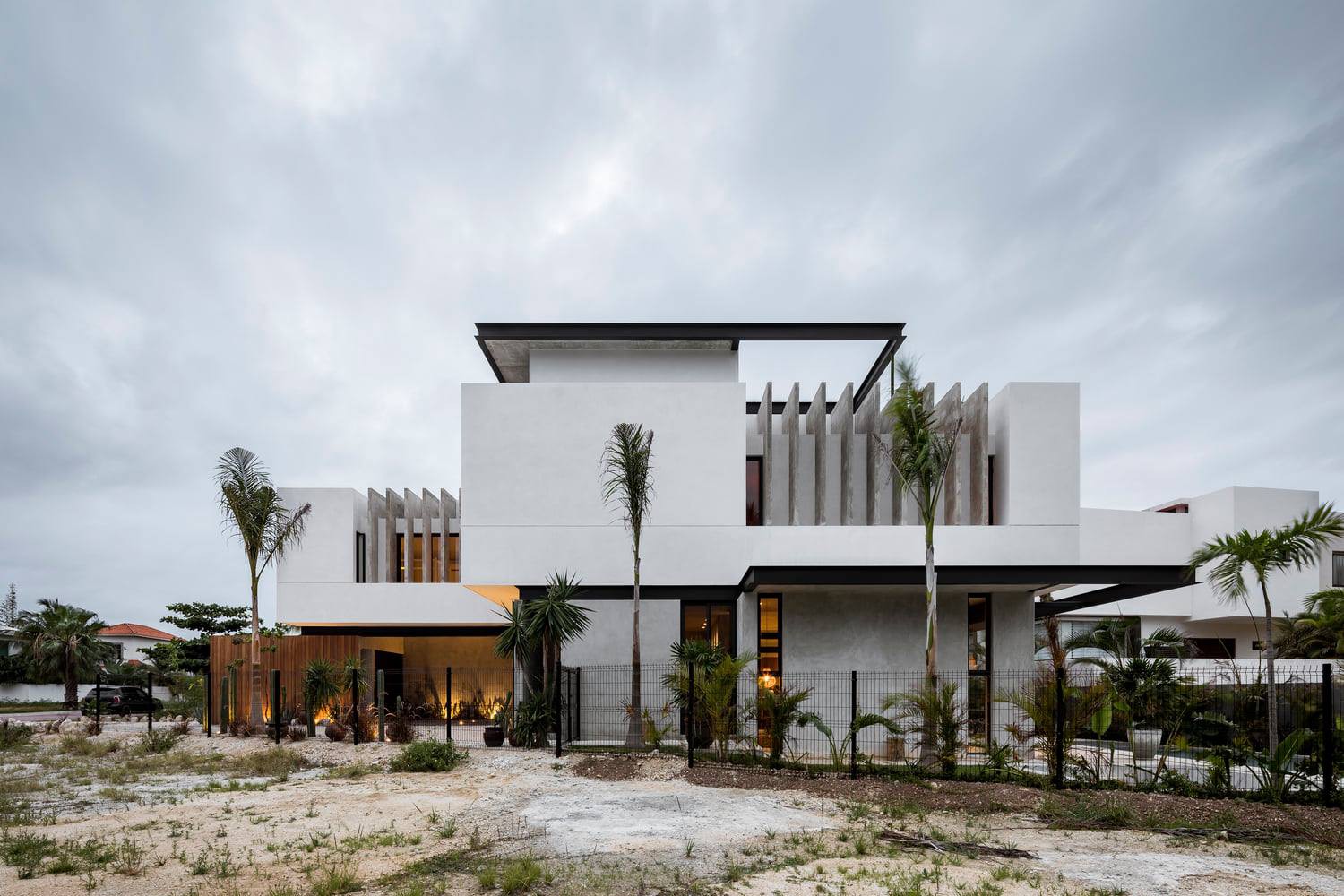 6-engineering-discoveries-beautiful-luxury-three-story-villa-elevation.jpg