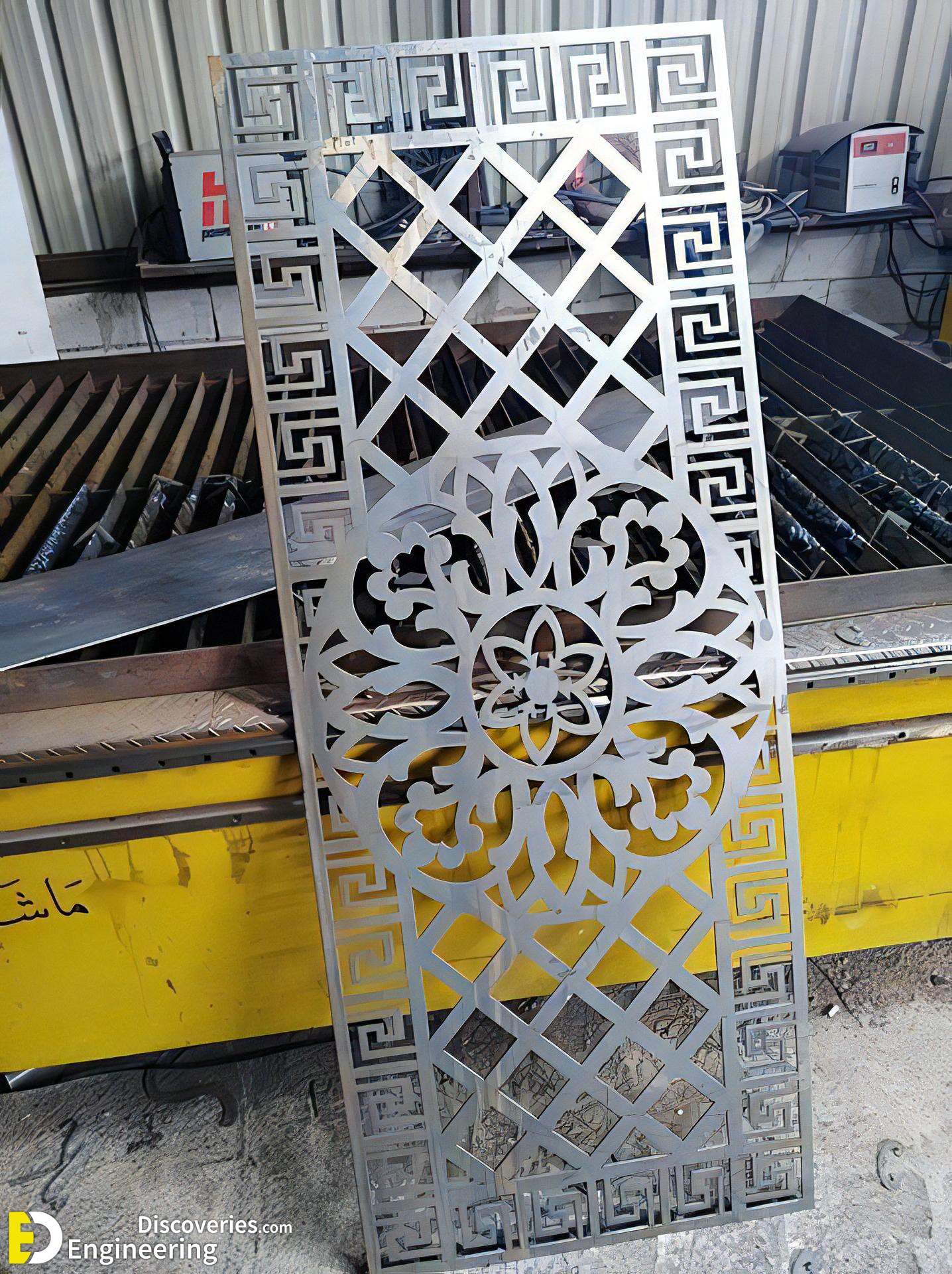 26-engineering-discoveries-elevate-your-homes-curb-appeal-with-these-gorgeous-iron-gate-ideas.jpg