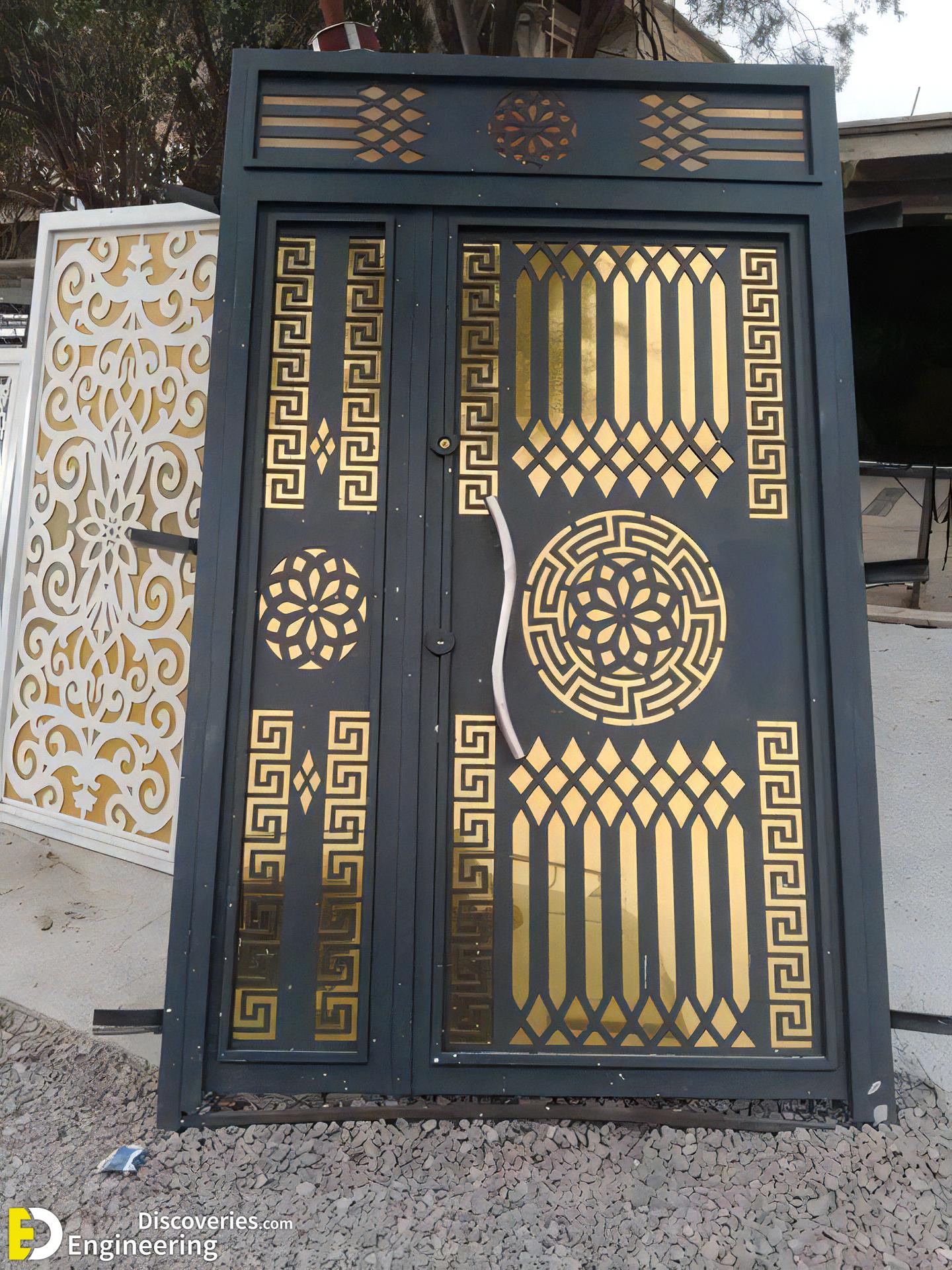 3-engineering-discoveries-elevate-your-homes-curb-appeal-with-these-gorgeous-iron-gate-ideas.jpg