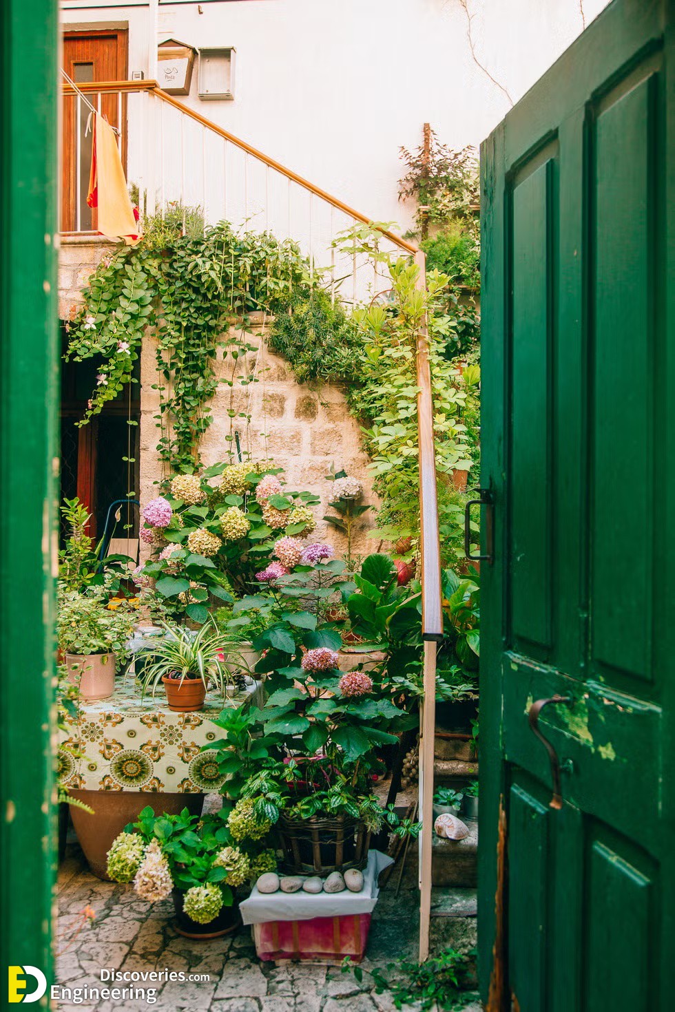 17-engineering-discoveries-29-dreamy-small-garden-ideas-to-transform-any-space.jpg