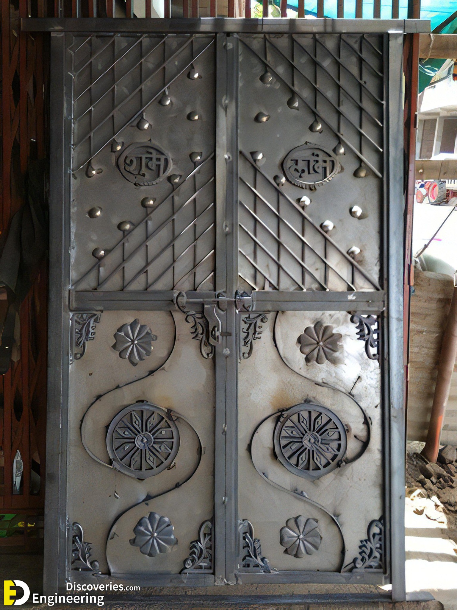 11-engineering-discoveries-22-amazing-iron-gate-designs-that-will-elevate-your-homes-curb-appeal.jpg