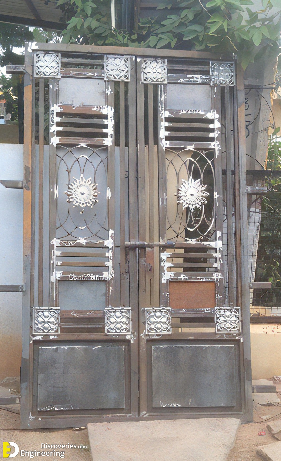 12-engineering-discoveries-22-amazing-iron-gate-designs-that-will-elevate-your-homes-curb-appeal.jpg