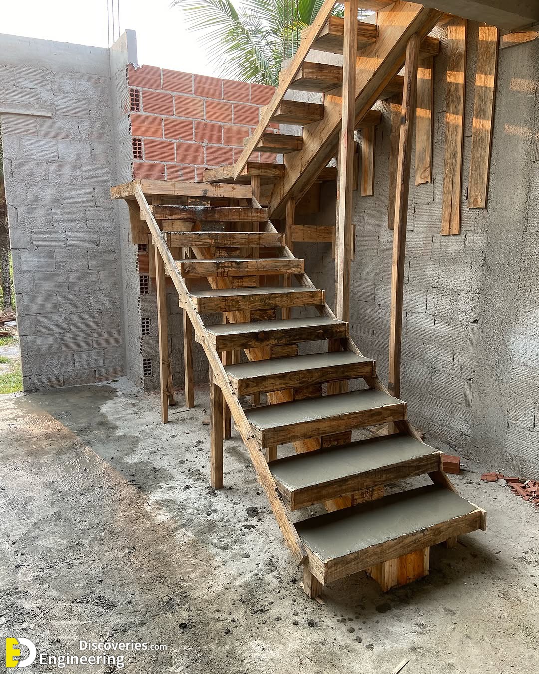 17-engineering-discoveries-step-up-everything-you-need-to-know-about-reinforced-concrete-stairs-under-construction.jpg