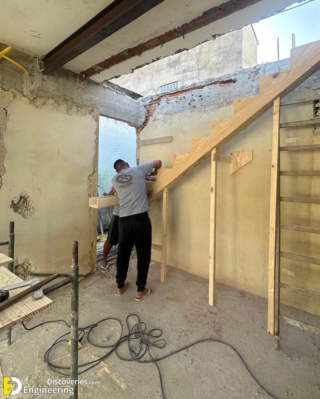 2-engineering-discoveries-step-up-everything-you-need-to-know-about-reinforced-concrete-stairs-under-construction-1.jpg