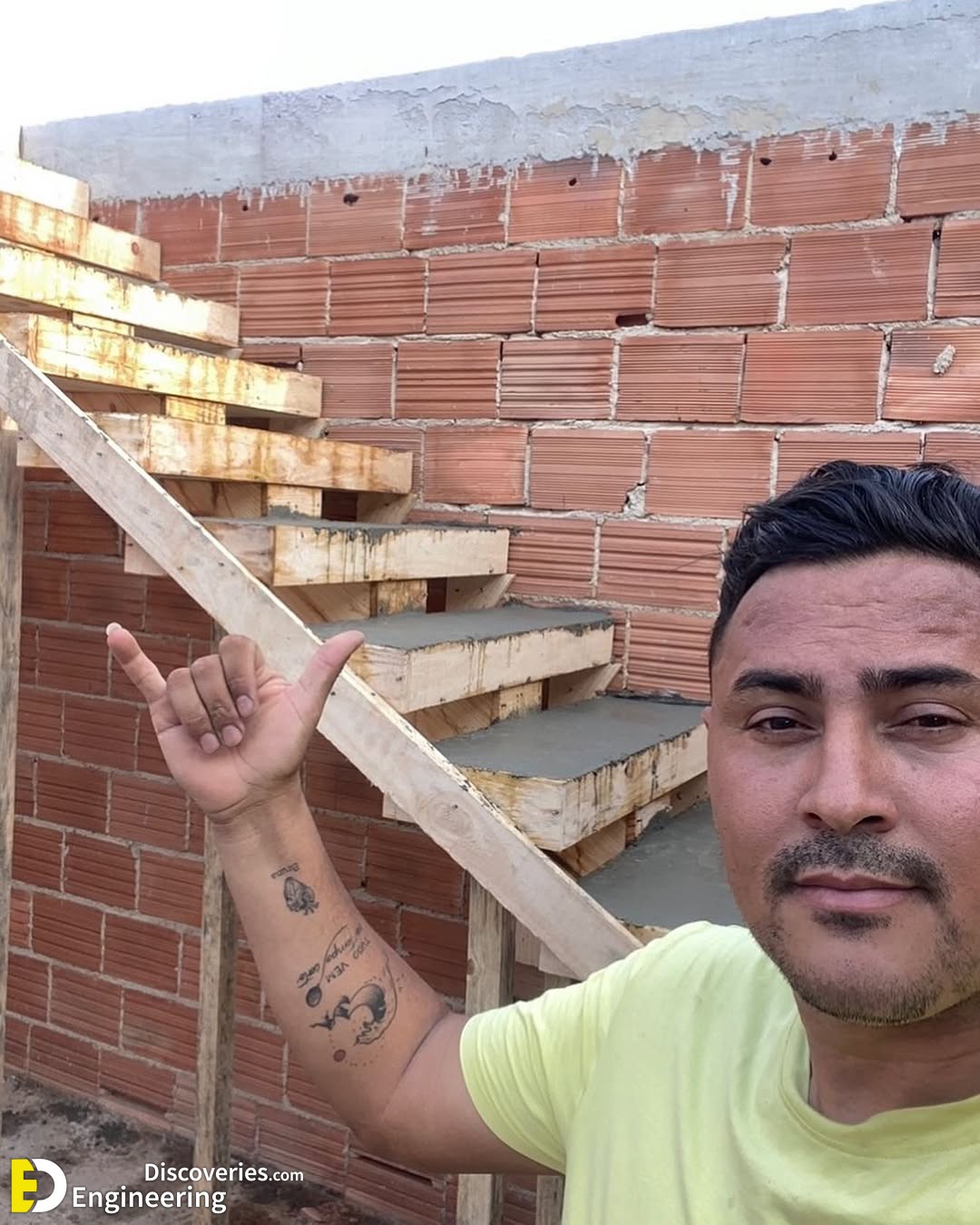 4-engineering-discoveries-step-up-everything-you-need-to-know-about-reinforced-concrete-stairs-under-construction-1.jpg