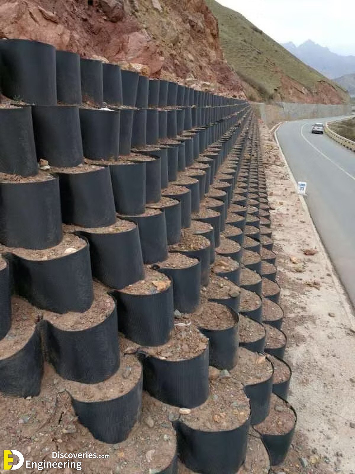 2-engineering-discoveries-geocell-retaining-wall-installation-guideline.jpg